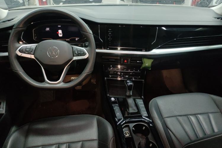 Used Volkswagen Passat 2025 Premium Version 380TSI Dragon Edition Center Console
