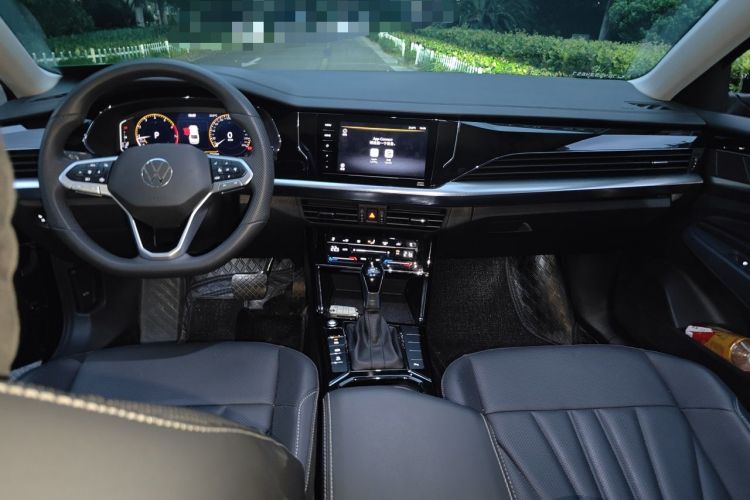 Used Volkswagen Passat 2025 Outstanding Model 330TSI Starry Elite Edition Center Console