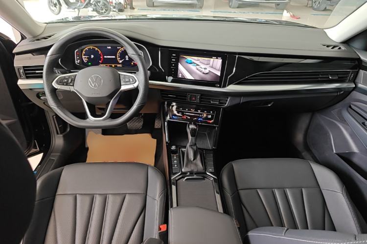 Used Volkswagen Passat 2025 Premium Version 380TSI Dragon Edition Center Console