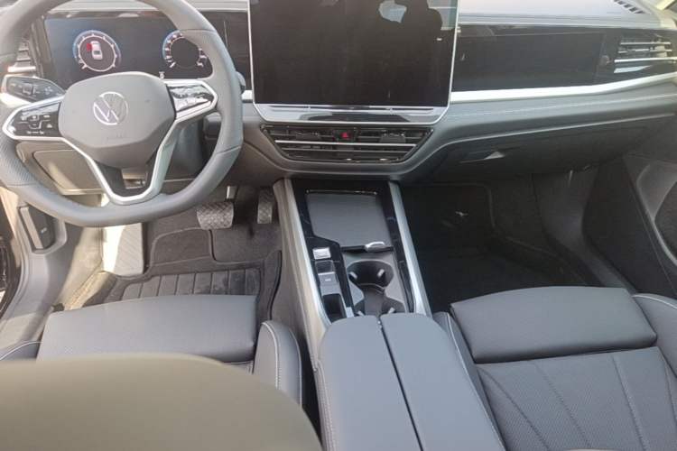 Used Volkswagen Passat 2025 Pro 380TSI Dragon Edition Center Console