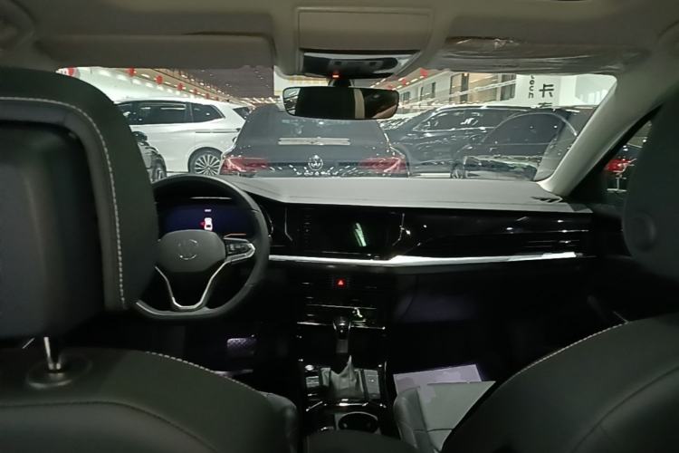 Used Volkswagen Passat 2025 Outstanding Model 330TSI Starry Elite Edition Center Console