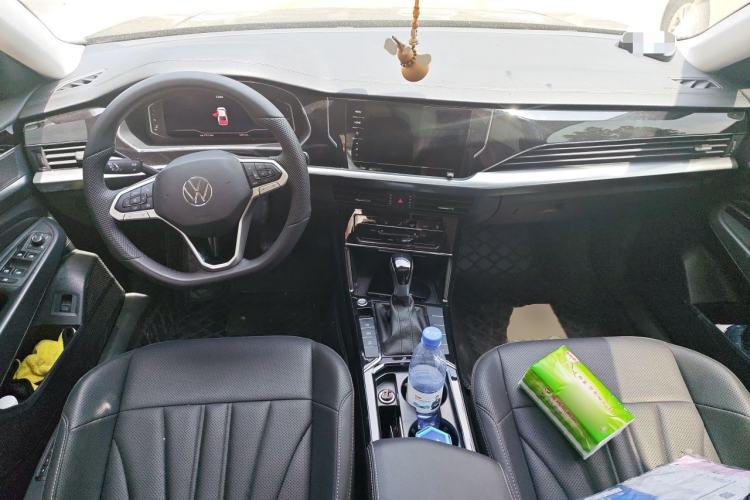 Used Volkswagen Passat 2025 Premium Version 380TSI Dragon Edition Center Console
