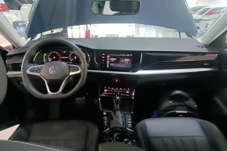 Used Volkswagen Passat 2025 Premium Version 380TSI Dragon Edition Center Console