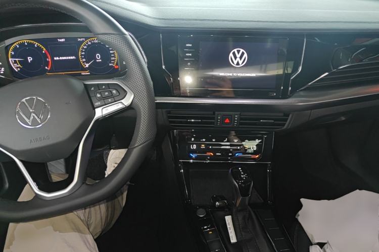 Used Volkswagen Passat 2025 Premium Version 380TSI Dragon Edition Center Console