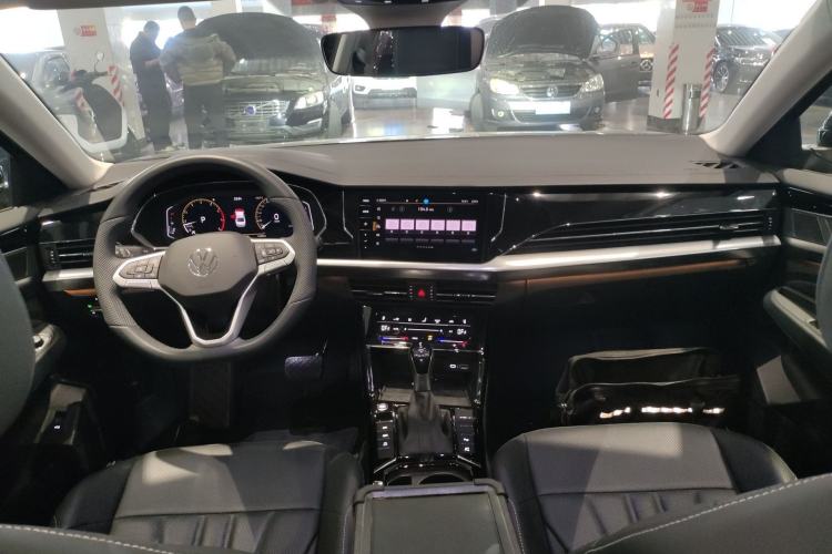 Used Volkswagen Passat 2025 Outstanding Model 380TSI Dragon Glory Edition Center Console