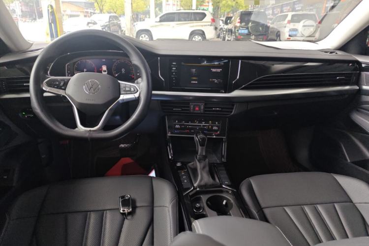 Used Volkswagen Passat 2025 Premium Version 380TSI Dragon Edition Center Console