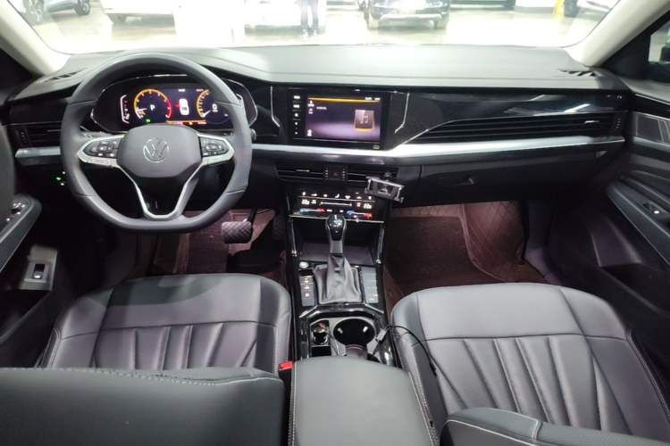 Used Volkswagen Passat 2025 Outstanding Model 330TSI Starry Elite Edition Center Console