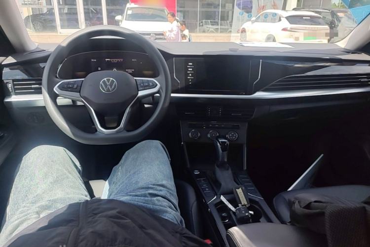 Used Volkswagen Passat 2025 Outstanding Model 280TSI Business Edition Center Console