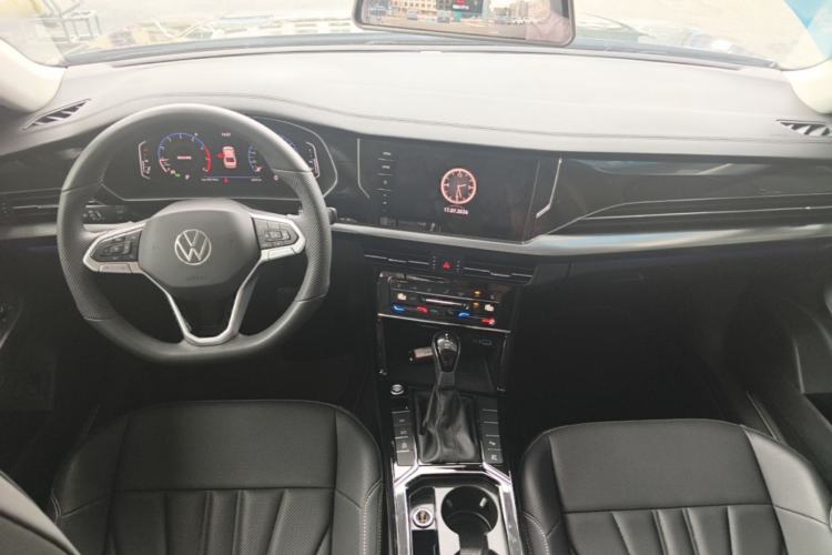 Used Volkswagen Passat 2025 Outstanding Model 380TSI Starry Dragon Glorious Edition Center Console