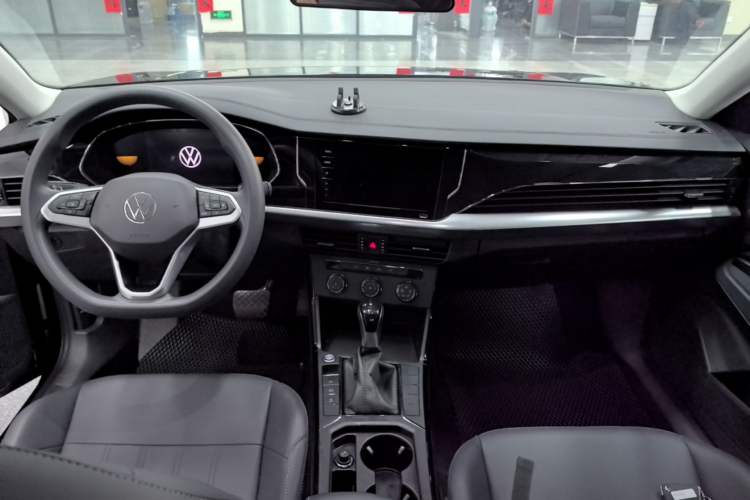 Used Volkswagen Passat 2025 Outstanding Model 280TSI Business Edition Center Console