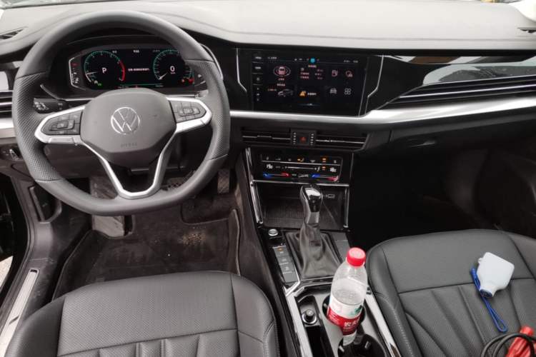 Used Volkswagen Passat 2025 Outstanding Model 380TSI Starry Dragon Glorious Edition Center Console