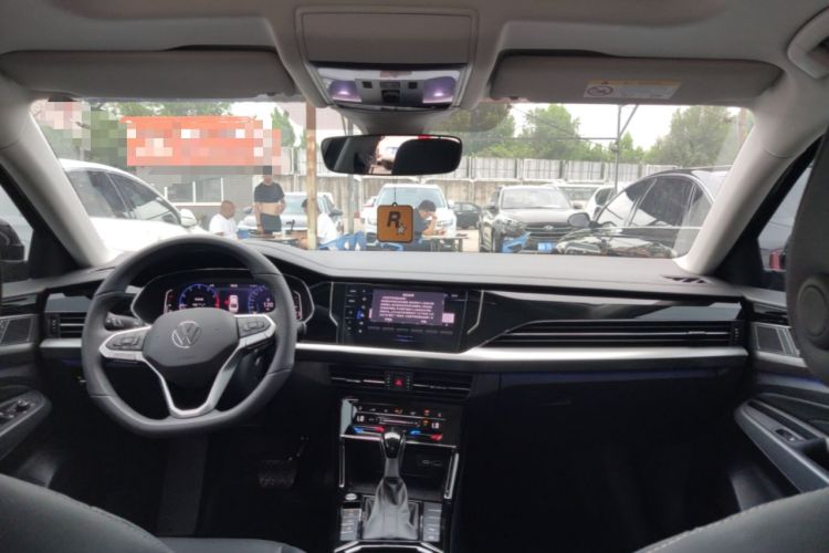 Used Volkswagen Passat 2025 Outstanding Model 380TSI Starry Dragon Glorious Edition Center Console