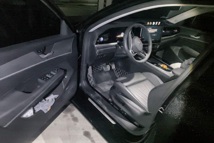 Used Volkswagen Passat 2025 Pro 380TSI Starry Dragon Edition Driver Seat