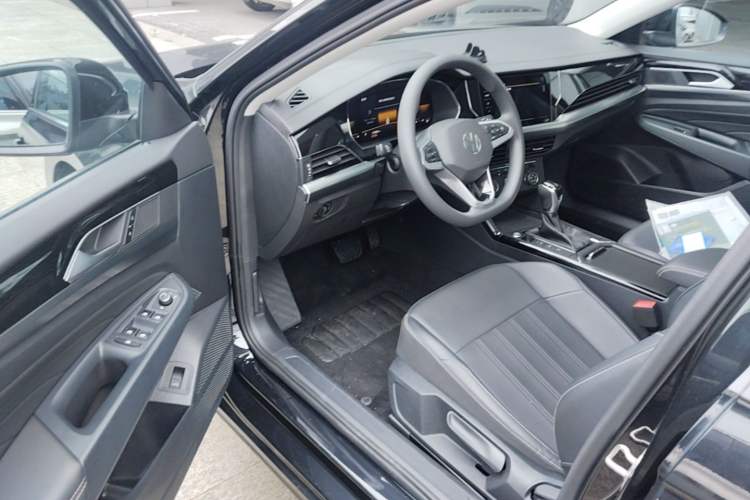 Used Volkswagen Passat 2025 Outstanding Model 280TSI Business Edition Driver Seat