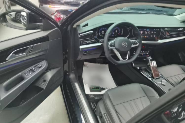 Used Volkswagen Passat 2025 Outstanding Model 380TSI Dragon Glory Edition Driver Seat