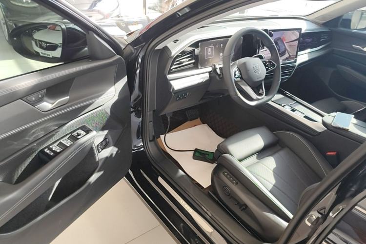 Used Volkswagen Passat 2025 Pro 380TSI Dragon Glory Edition Driver Seat