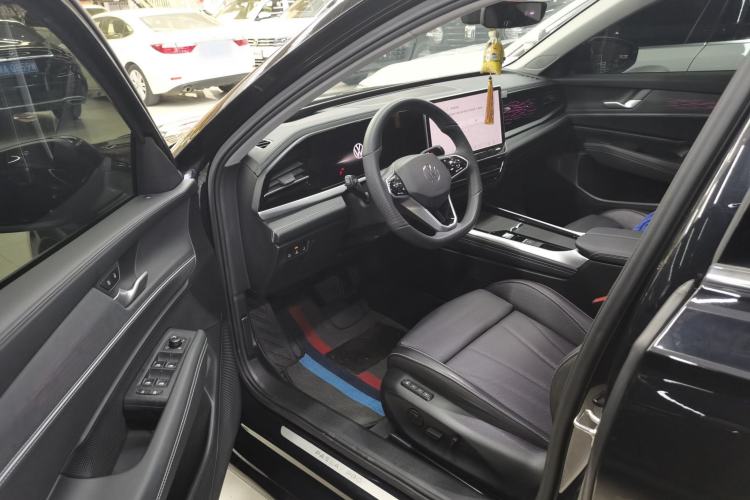 Used Volkswagen Passat 2025 Pro 380TSI Dragon Glory Edition Driver Seat
