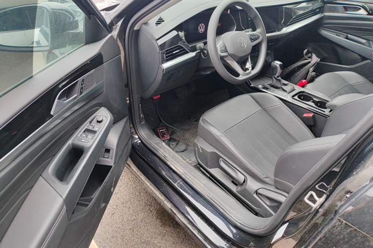 Used Volkswagen Passat 2025 Outstanding Model 280TSI Business Edition Driver Seat
