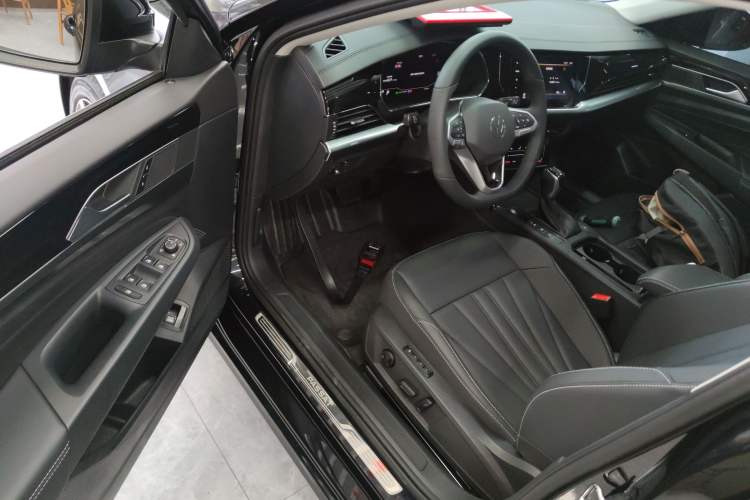Used Volkswagen Passat 2025 Premium Version 380TSI Dragon Edition Driver Seat