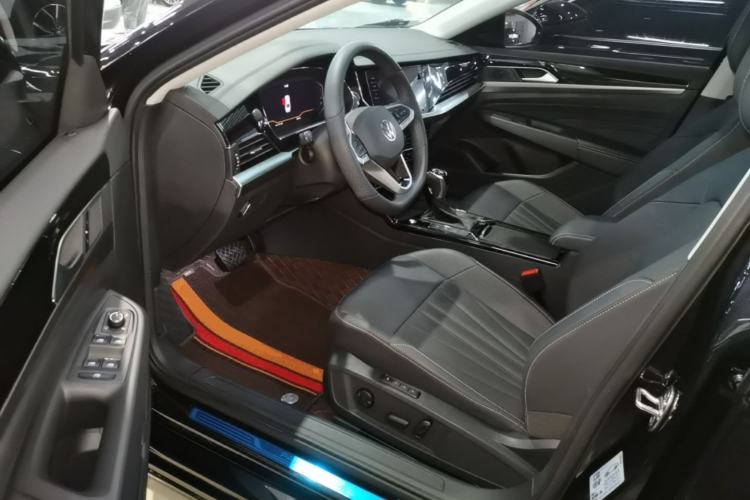 Used Volkswagen Passat 2025 Outstanding Model 330TSI Starry Elite Edition Driver Seat