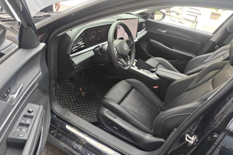 Used Volkswagen Passat 2025 Pro 380TSI Dragon Supreme Edition Driver Seat