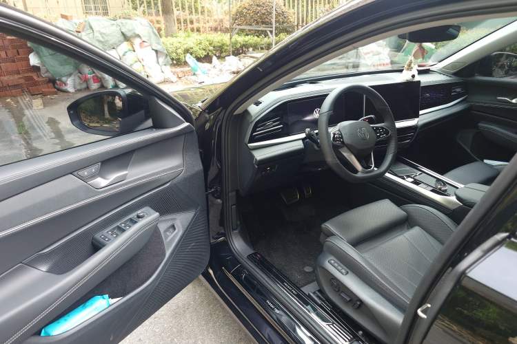 Used Volkswagen Passat 2025 Pro 380TSI Starry Dragon Edition Driver Seat