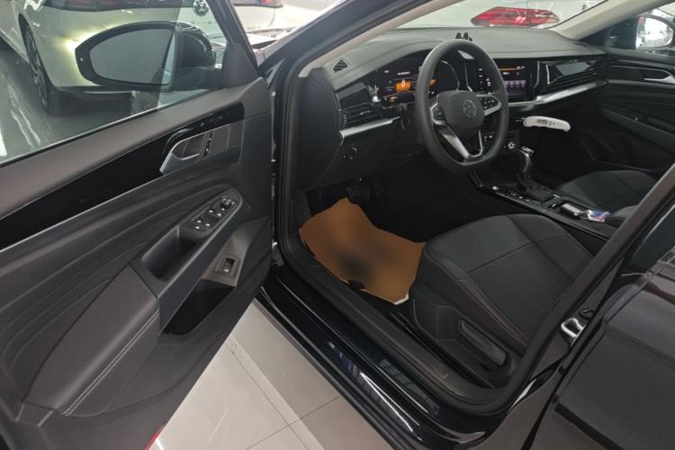 Used Volkswagen Passat 2025 Outstanding Model 280TSI Business Edition Driver Seat