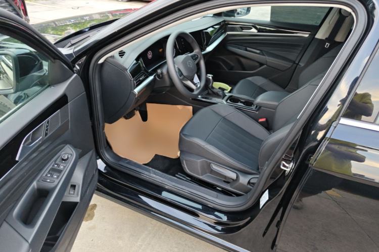 Used Volkswagen Passat 2025 Outstanding Model 280TSI Business Edition Driver Seat