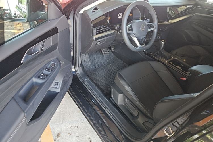 Used Volkswagen Passat 2025 Outstanding Model 280TSI Business Edition Driver Seat