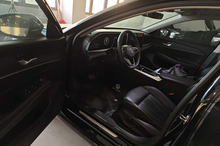 Used Volkswagen Passat 2025 Pro 380TSI Dragon Glory Edition Driver Seat