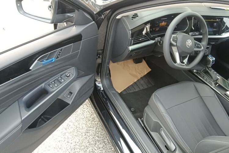 Used Volkswagen Passat 2025 Outstanding Model 280TSI Business Edition Driver Seat