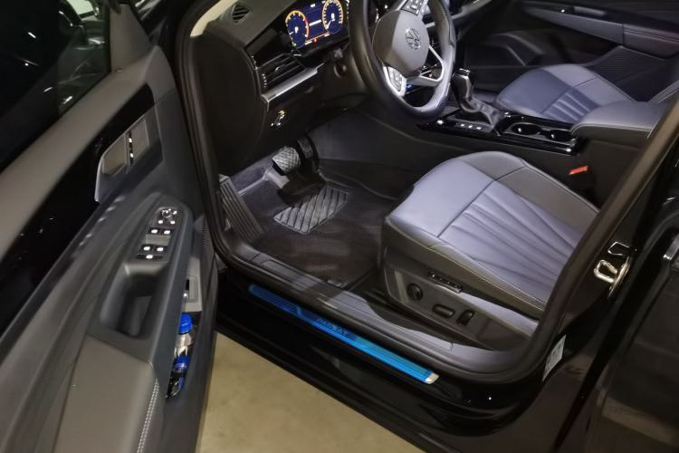 Used Volkswagen Passat 2025 Outstanding Model 330TSI Starry Elite Edition Driver Seat