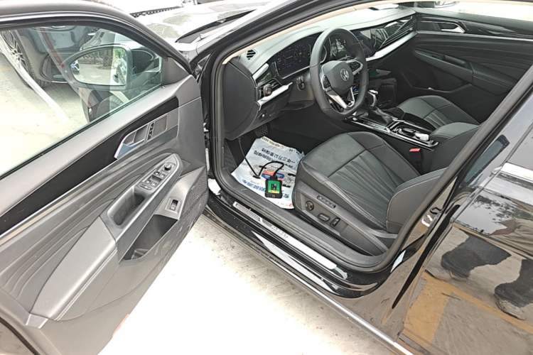 Used Volkswagen Passat 2025 Premium Version 380TSI Dragon Edition Driver Seat