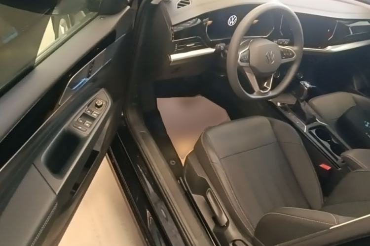 Used Volkswagen Passat 2025 Outstanding Model 280TSI Business Edition Driver Seat