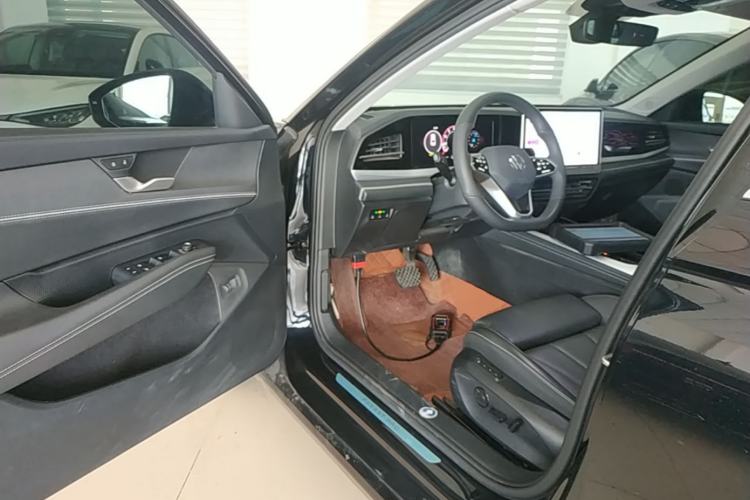 Used Volkswagen Passat 2025 Pro 380TSI Dragon Glory Edition Driver Seat