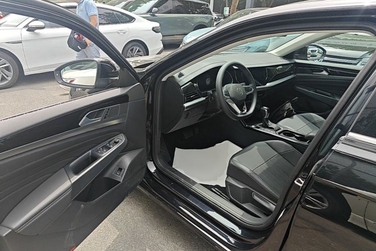 Used Volkswagen Passat 2025 Outstanding Model 280TSI Business Edition Driver Seat