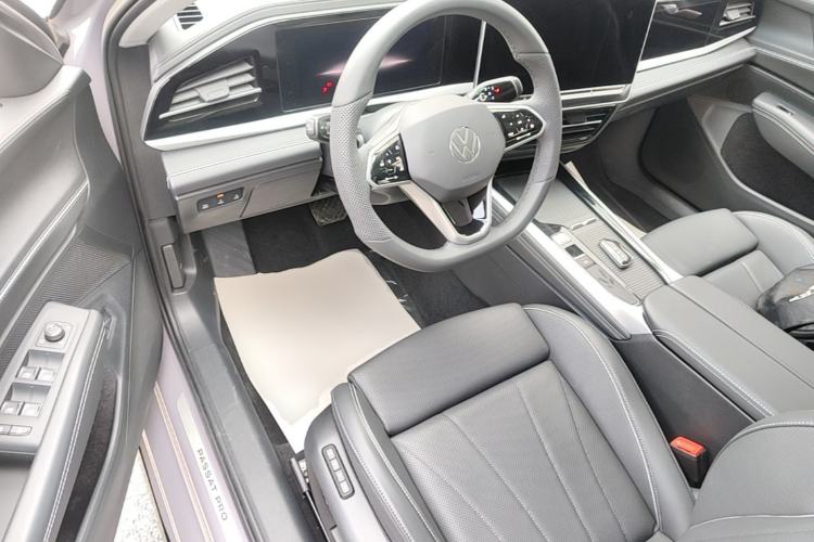 Used Volkswagen Passat 2025 Pro 380TSI Dragon Supreme Edition Driver Seat