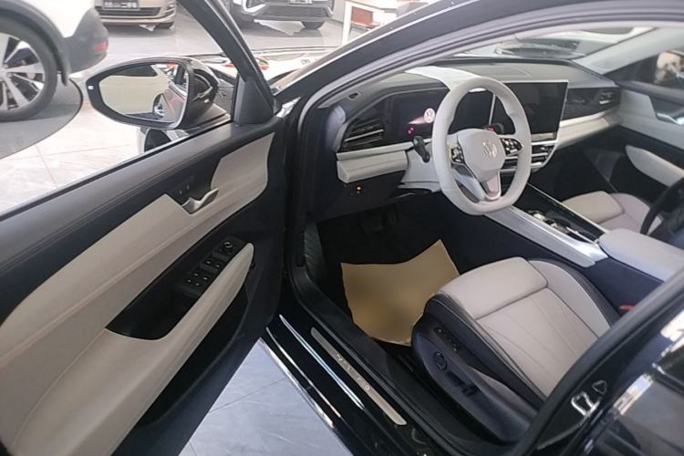 Used Volkswagen Passat 2025 Pro 380TSI Dragon Glory Edition Driver Seat