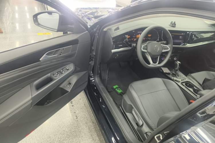 Used Volkswagen Passat 2025 Outstanding Model 280TSI Business Edition Driver Seat