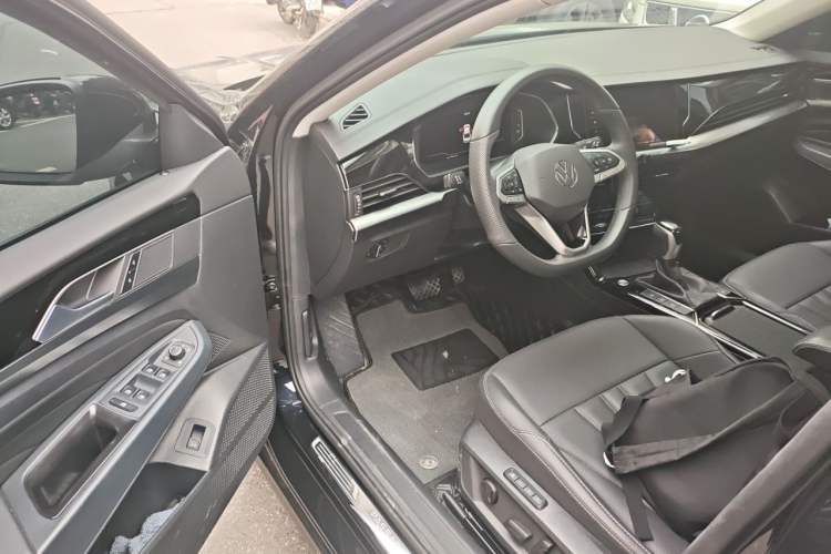 Used Volkswagen Passat 2025 Outstanding Model 330TSI Elite Edition Driver Seat
