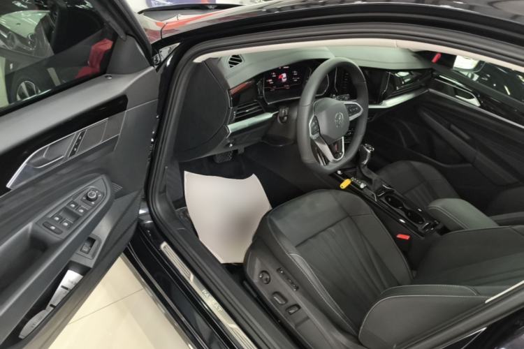 Used Volkswagen Passat 2025 Premium Version 380TSI Dragon Edition Driver Seat