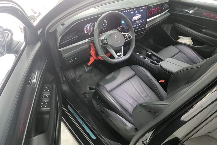 Used Volkswagen Passat 2025 Pro 300TSI Dragon Glory Edition Driver Seat