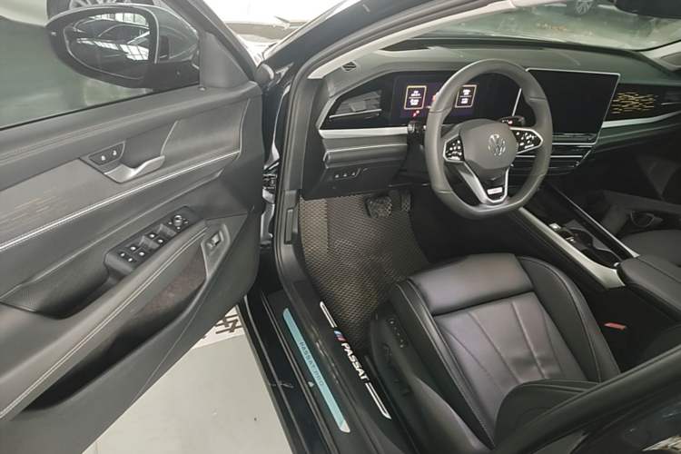 Used Volkswagen Passat 2025 Pro 380TSI Dragon Glory Edition Driver Seat