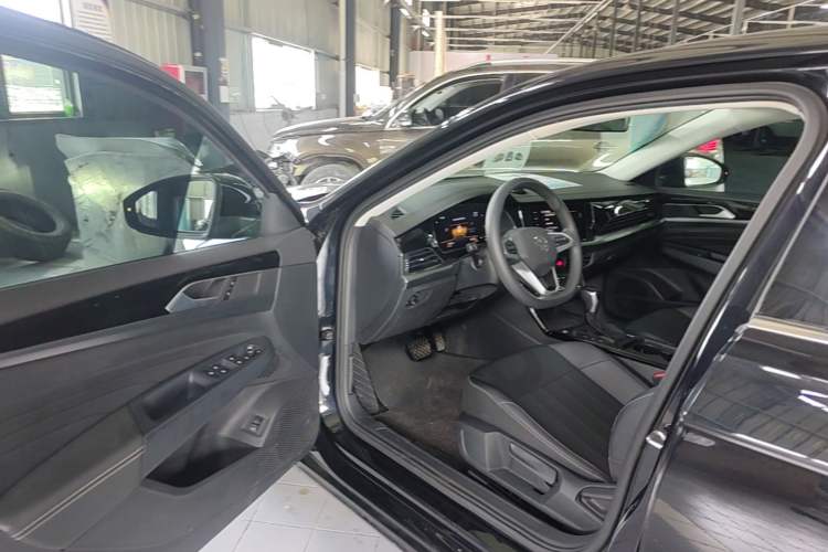 Used Volkswagen Passat 2025 Outstanding Model 280TSI Business Edition Driver Seat