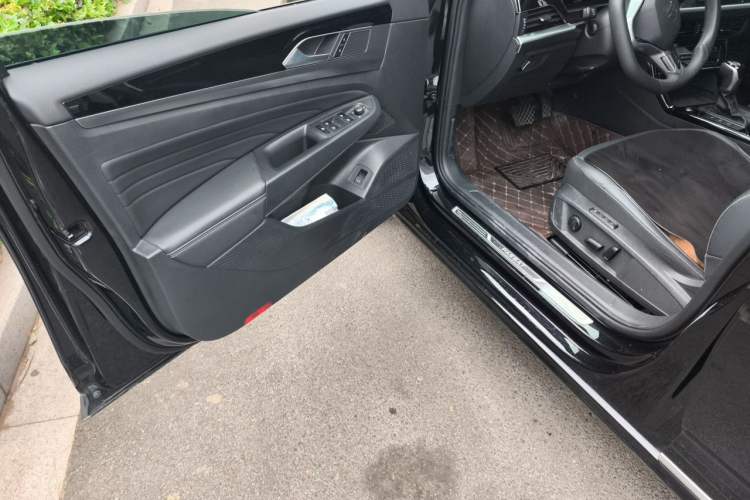 Used Volkswagen Passat 2025 Outstanding Model 330TSI Elite Edition Driver Seat
