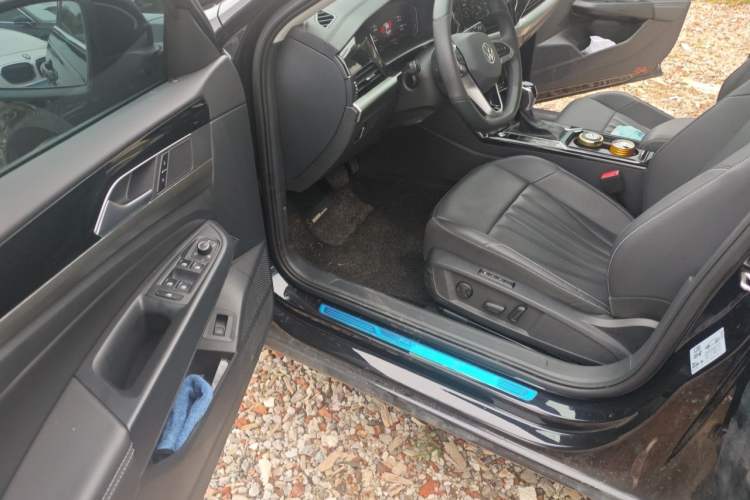 Used Volkswagen Passat 2025 Outstanding Model 330TSI Elite Edition Driver Seat