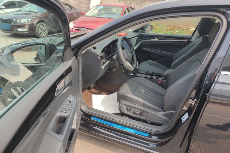Used Volkswagen Passat 2025 Outstanding Model 330TSI Starry Elite Edition Driver Seat
