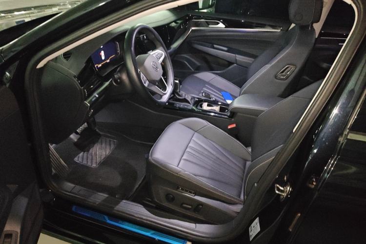 Used Volkswagen Passat 2025 Outstanding Model 330TSI Starry Elite Edition Driver Seat