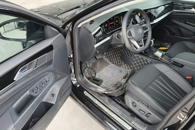 Used Volkswagen Passat 2025 Premium Version 380TSI Dragon Edition Driver Seat