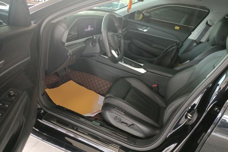 Used Volkswagen Passat 2025 Pro 380TSI Dragon Glory Edition Driver Seat